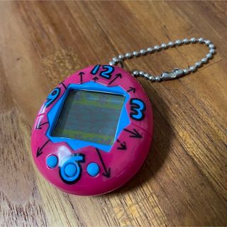 バンダイ(BANDAI)の初代　たまごっち　1996年　ピンク　電池のおまけ付き(携帯用ゲーム機本体)