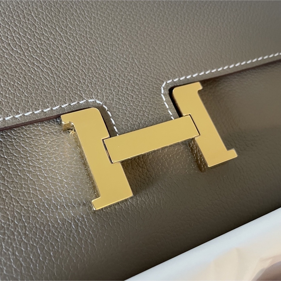 Hermes(エルメス)のHERMES エルメス コンスタンスロングトゥー・ゴー エトゥープ 新品未使用 レディースのバッグ(ショルダーバッグ)の商品写真