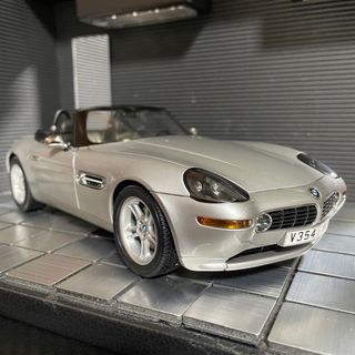 オートアート(AUTOart)の絶版未展示品 オートアート1/18 BMW Z8 007 ジェームズボンド仕様(ミニカー)