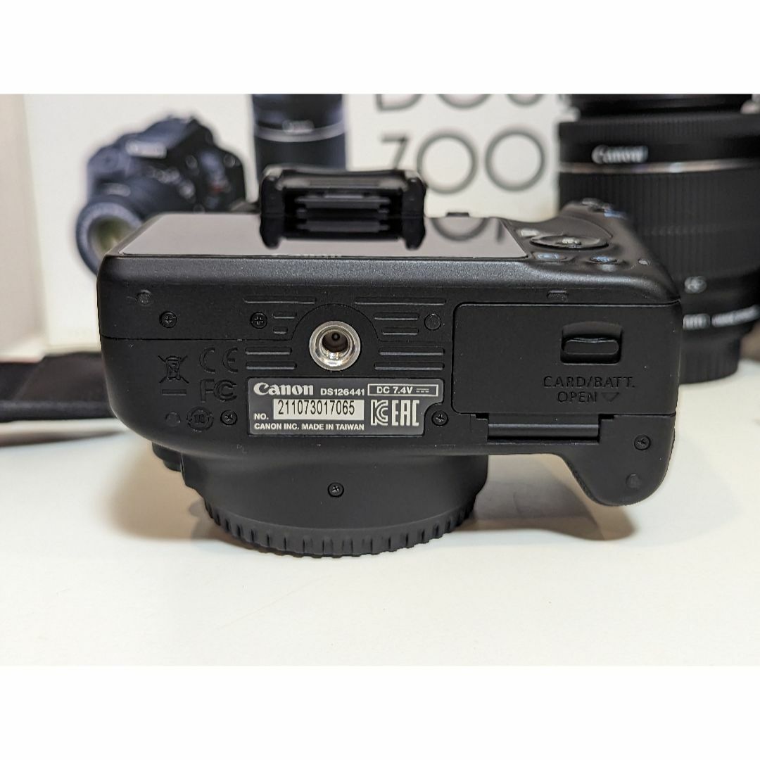 Canon(キヤノン)の EOS KISS X7 Wズームキット + ズームレンズ２本セット スマホ/家電/カメラのカメラ(デジタル一眼)の商品写真