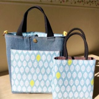 ハンドメイド　トートバッグ　ショルダーバッグ　デニムリメイク　リーフ柄(バッグ)
