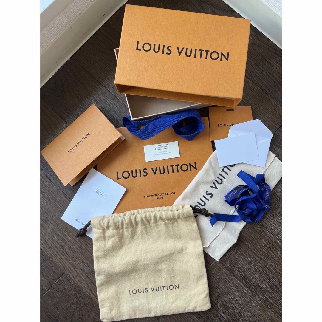 LOUIS VUITTON(ルイヴィトン)のルイヴィトン保存袋　メッセージカード　箱 レディースのバッグ(ショップ袋)の商品写真