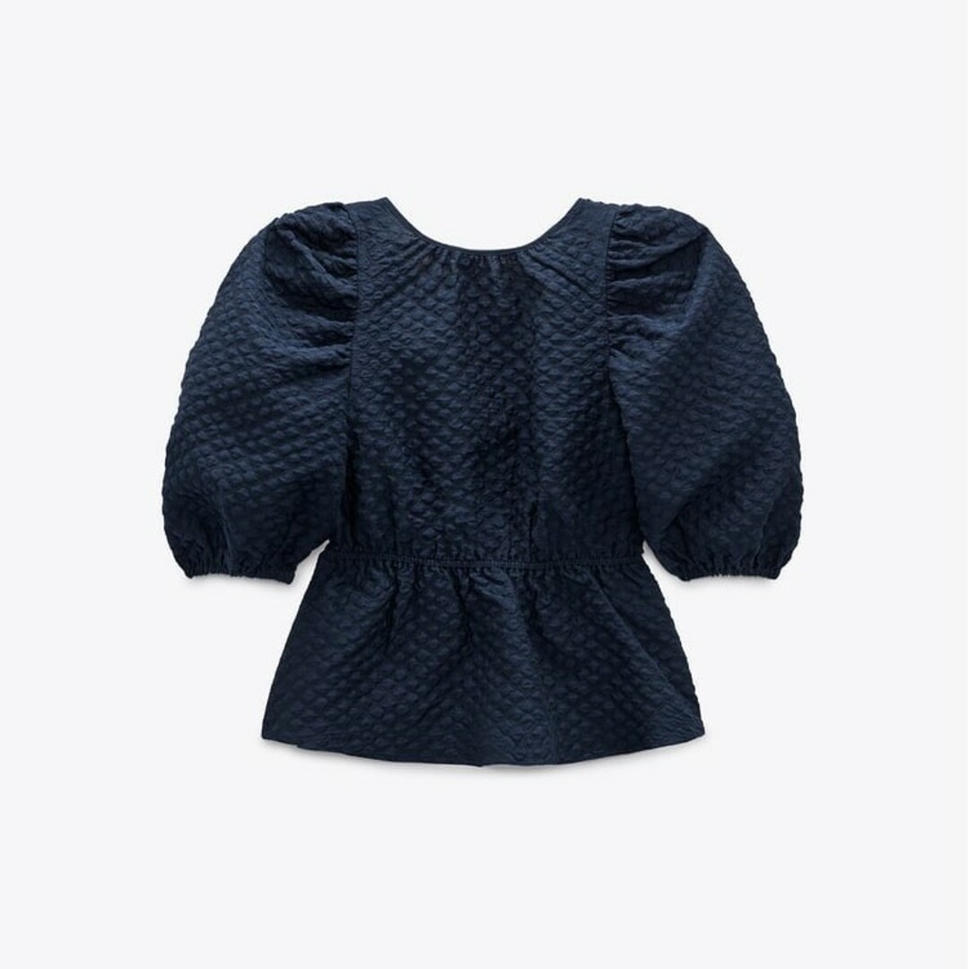 ZARA(ザラ)のZARA　テクスチャー入り生地ブラウス　Lサイズ　ネイビーブルー レディースのトップス(シャツ/ブラウス(半袖/袖なし))の商品写真