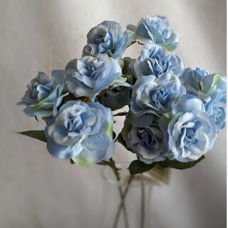 爽やかなブルーの薔薇15輪　花材　インテリア(各種パーツ)