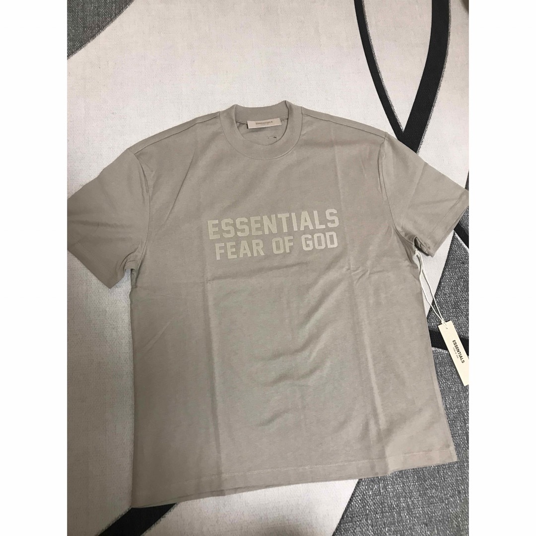 新作FOG Essentials フロントロゴ Tシャツ SMOKY M