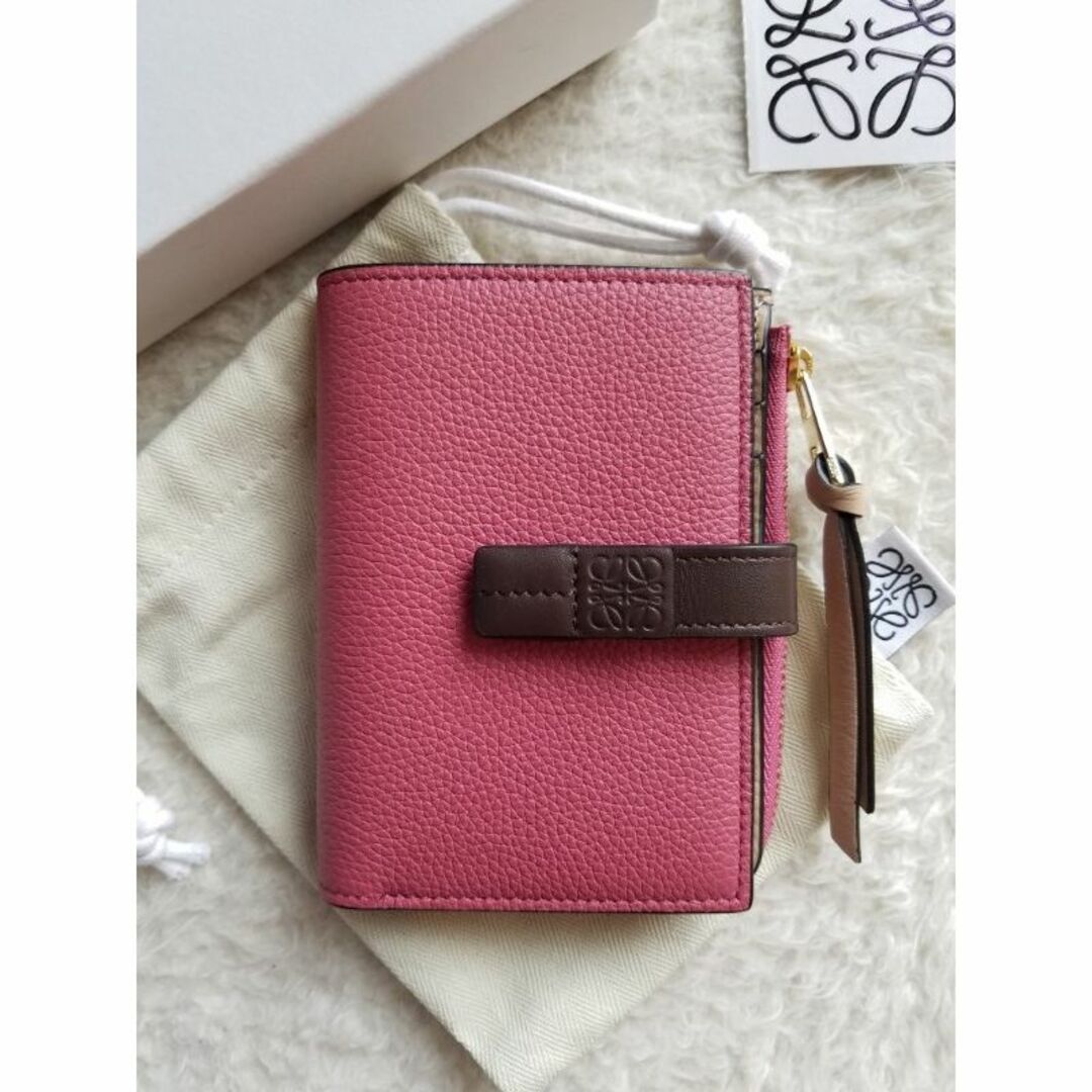 LOEWE ロエベ スリム ジップ 2つ折り財布 プラムローズ/チョコレート | フリマアプリ ラクマ