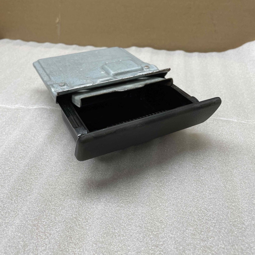 スズキ - スズキ純正 灰皿(取り付け金具付き) 品番80Gの通販 by スズキ - スズキ純正 灰皿(取り付け金具付き) 品番80Gの通販 by