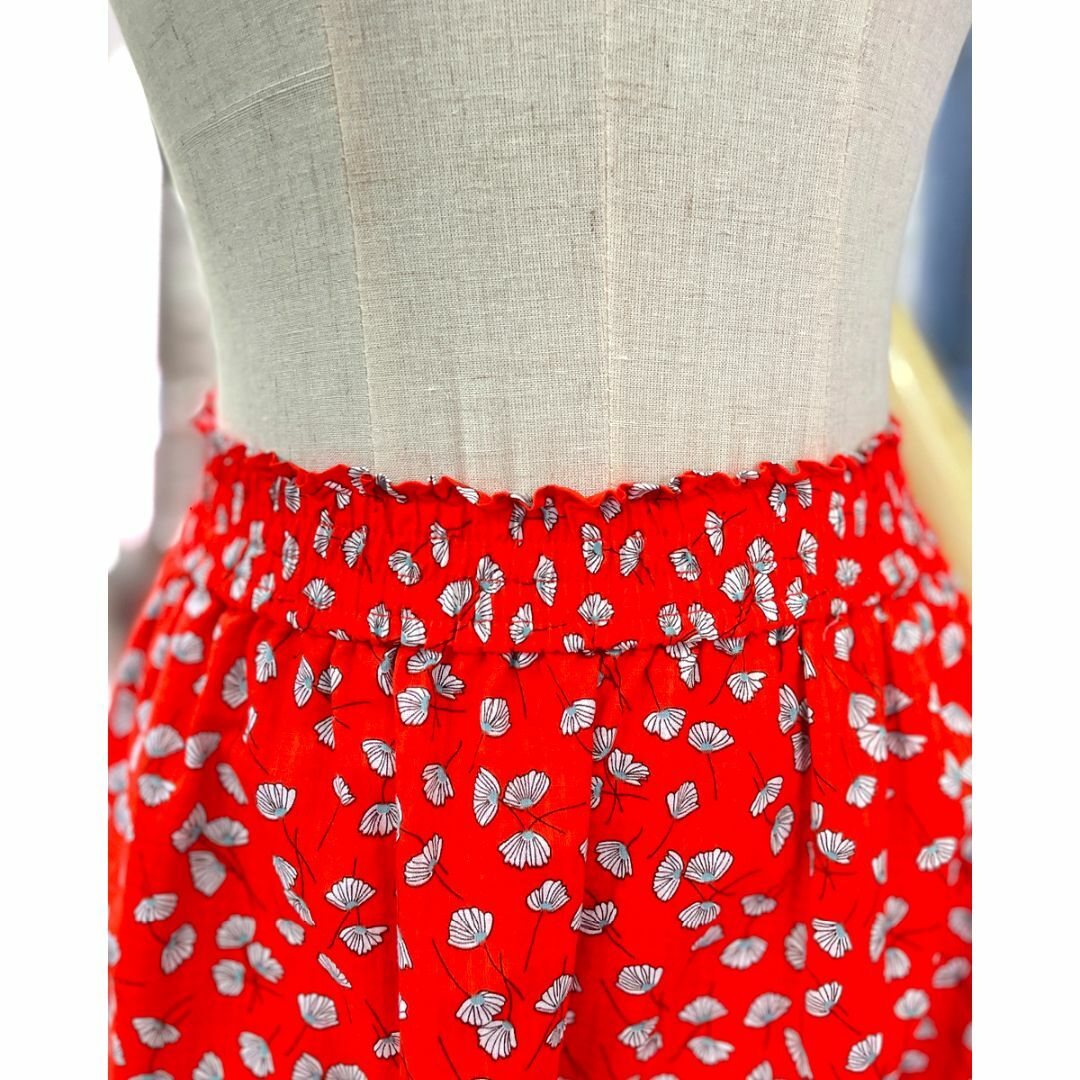 UNIQLO(ユニクロ)のほぼ新品☆美朱色X小花柄ﾃｨｱｰﾄﾞﾛﾝｸﾞSKT【Uniqlo×P&J】送料込 レディースのスカート(ロングスカート)の商品写真