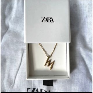 ZARA  アルファベットネックレス　イニシャルネックレス　"F"