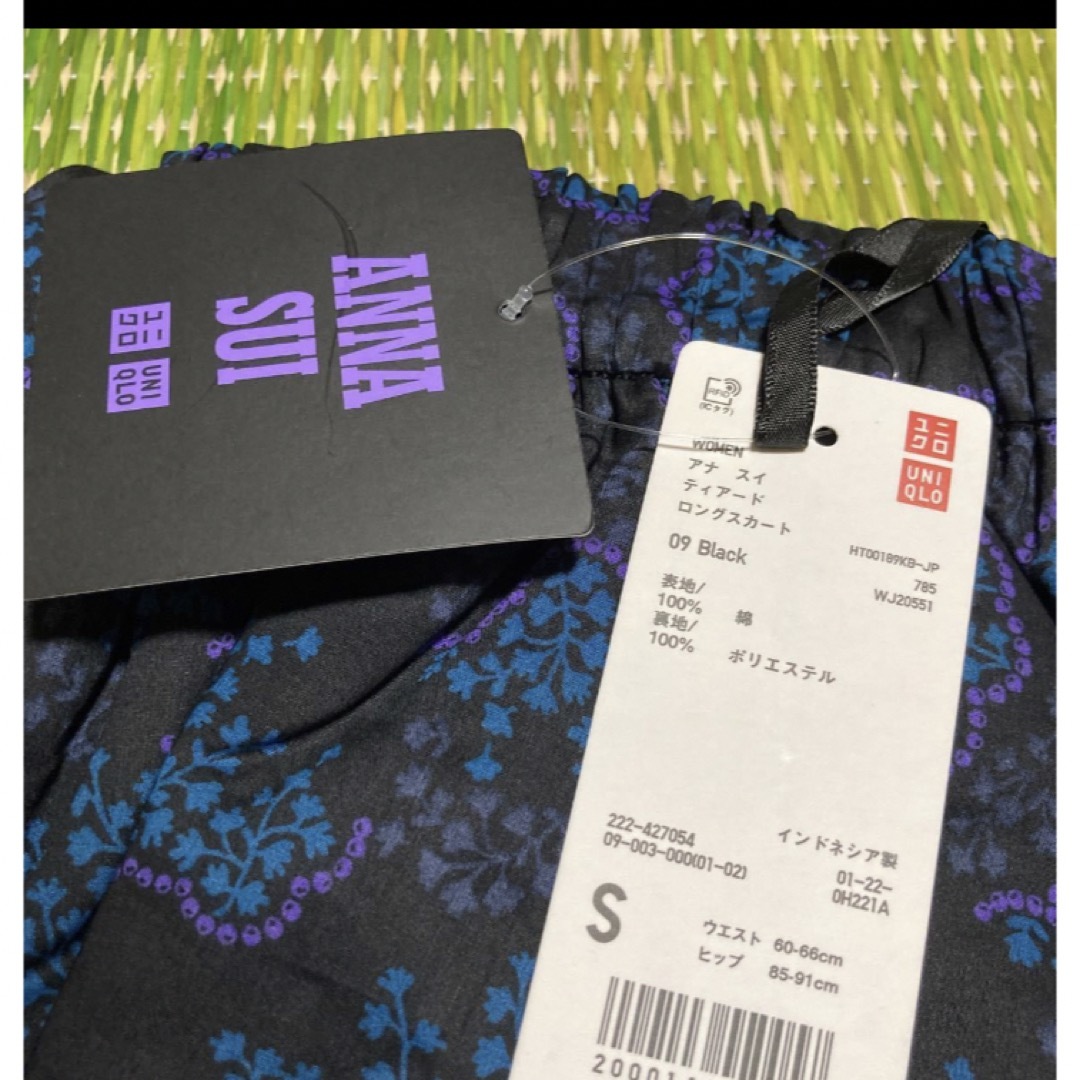 UNIQLO(ユニクロ)のアナスイ ユニクロ ティアードロングスカート s 黒ブラック　コラボ　花柄 総柄 レディースのスカート(ロングスカート)の商品写真