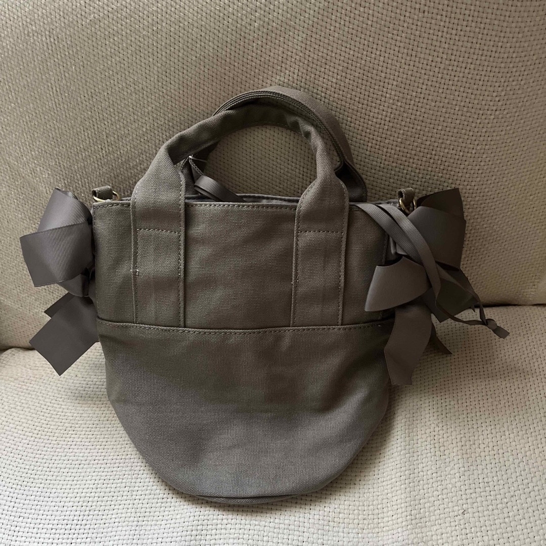 CACHELLIE(カシェリエ)のカシェリエ　ミニトート　リボン　新品　未使用　グレー レディースのバッグ(トートバッグ)の商品写真