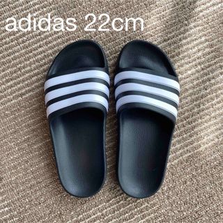 アディダス(adidas)のadidas シャワーサンダル　22cm(サンダル)