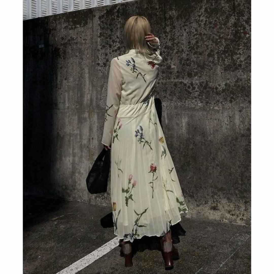 Ameri VINTAGE(アメリヴィンテージ)の【Ameri VINTAGE】 SOFIA PLEATS DRESS 正規品 レディースのワンピース(ロングワンピース/マキシワンピース)の商品写真