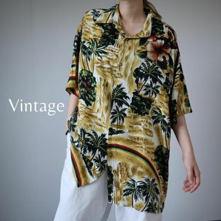 アートヴィンテージ(ART VINTAGE)の【vintage】ハイビスカス柄 レーヨン 半袖シャツ 総柄 アロハ 3L 黄(シャツ)