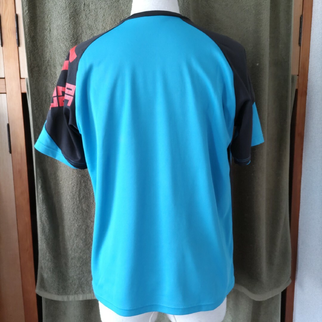 UMBRO(アンブロ)のumbro　半袖Ｔシャツ　プラシャツ　ブルー　メンズM-L　レディースLL スポーツ/アウトドアのサッカー/フットサル(ウェア)の商品写真