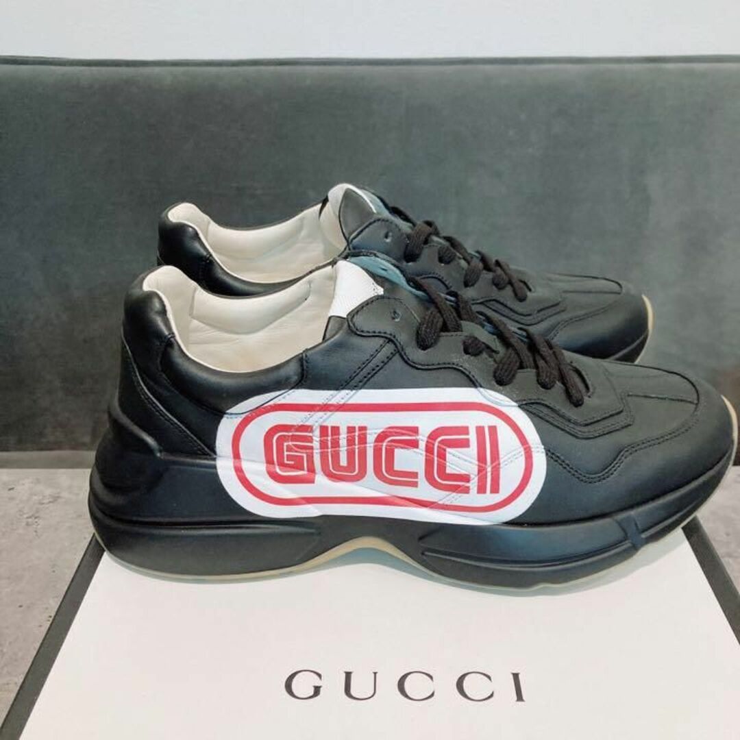 Gucci(グッチ)の新品未使用 GUCCI 523609 RHYTON ロゴ レザー スニーカー メンズの靴/シューズ(スニーカー)の商品写真