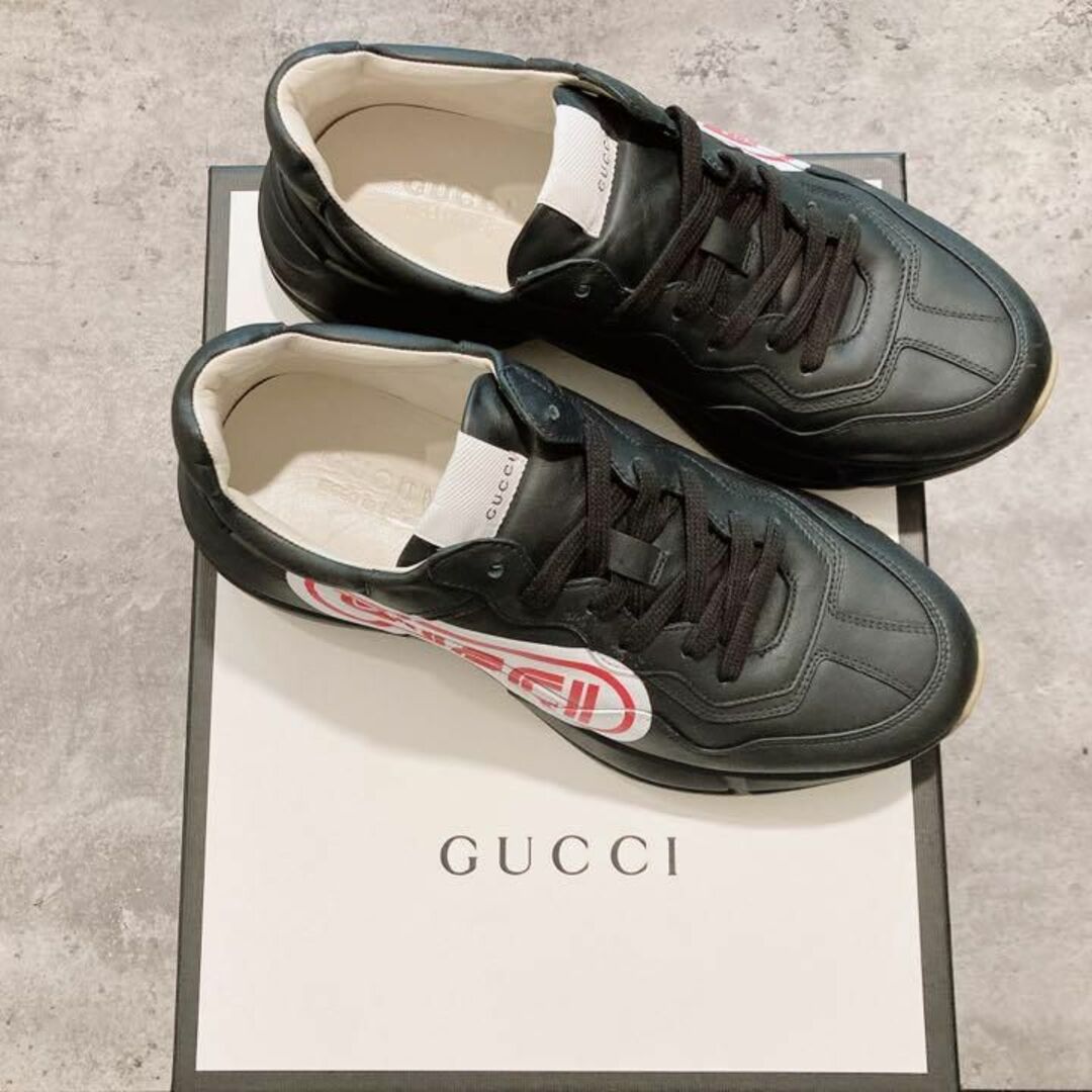 Gucci(グッチ)の新品未使用 GUCCI 523609 RHYTON ロゴ レザー スニーカー メンズの靴/シューズ(スニーカー)の商品写真