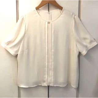 レリアン(leilian)の美品 Leilian ネックデザインブラウス(13+)(シャツ/ブラウス(半袖/袖なし))