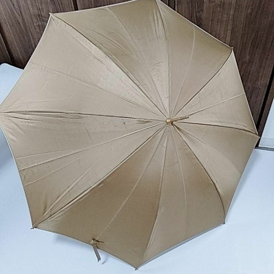 BURBERRY(バーバリー)のバーバリー　長傘　晴雨兼用　日傘　ロゴ　ゴールド レディースのファッション小物(傘)の商品写真