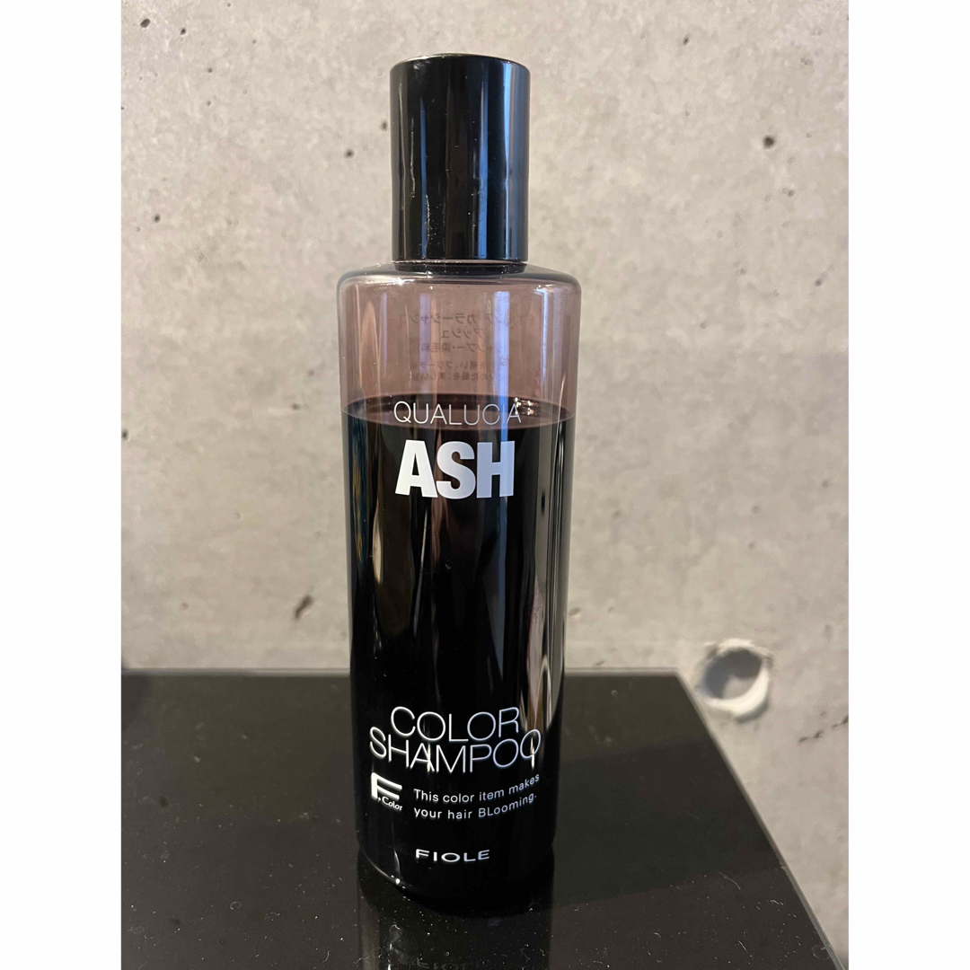 クオルシア　カラーシャンプー　ASH コスメ/美容のヘアケア/スタイリング(シャンプー)の商品写真