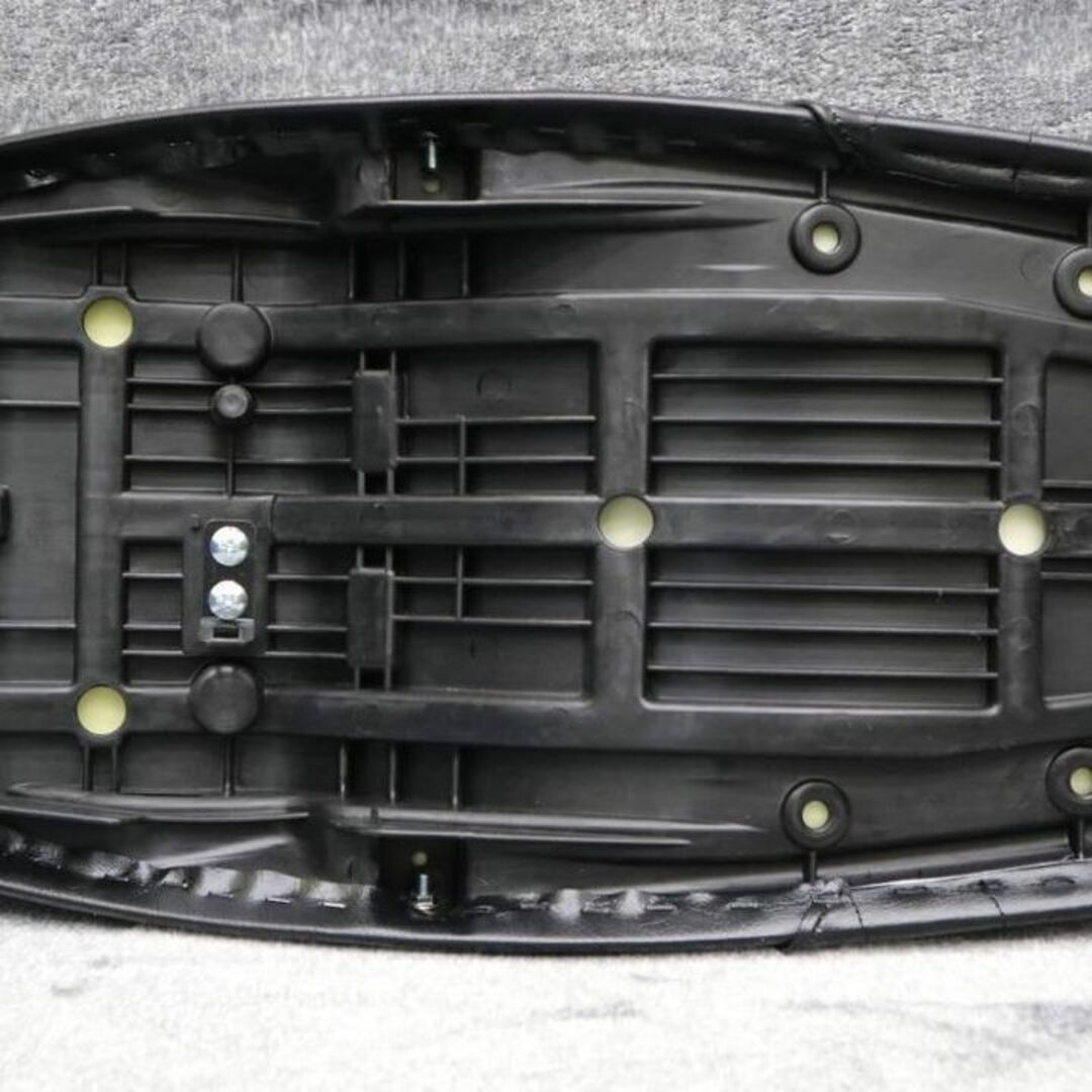タックロール シート 黒 皮 XJR1200 / XJR1300の タックロール シート 黒 皮 XJR1200 / XJR1300の