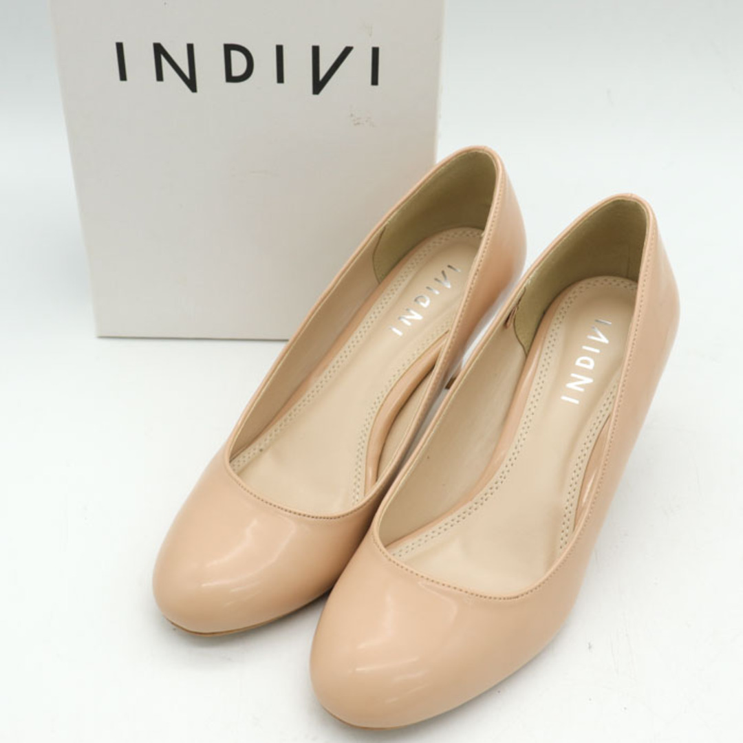 INDIVI(インディヴィ)のインディヴィ プレーンパンプス 美品 エナメル ラウンドトゥ ミドルヒール シューズ 靴 レディース 23.5cmサイズ ベージュ INDIVI レディースの靴/シューズ(ハイヒール/パンプス)の商品写真