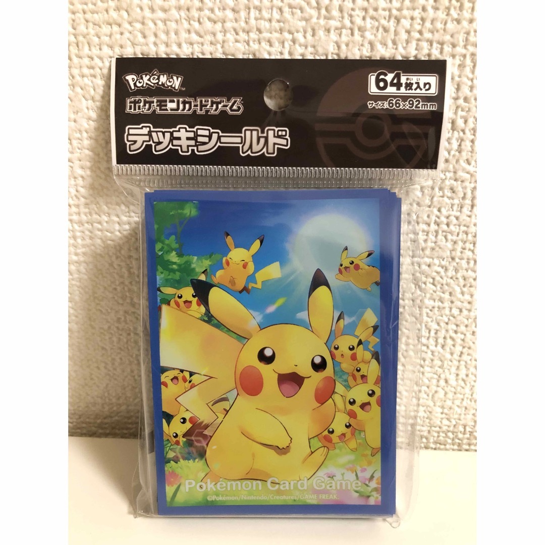 ポケモン(ポケモン)の【ポケカ】デッキシールド（ピカチュウ大集合） エンタメ/ホビーのトレーディングカード(カードサプライ/アクセサリ)の商品写真