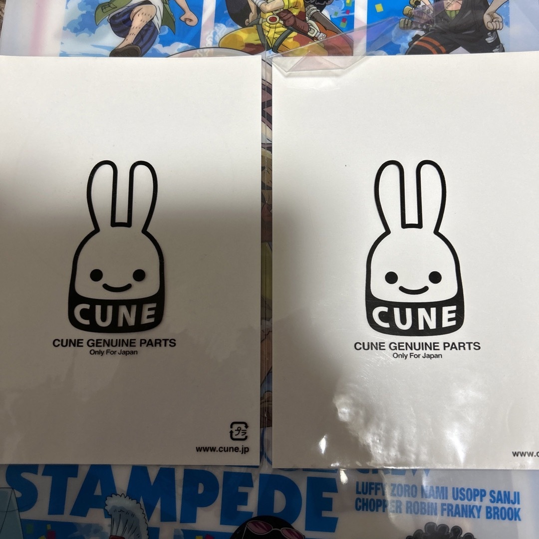 CUNE キューン　パーカー　ポスター　ブラック　Mサイズ