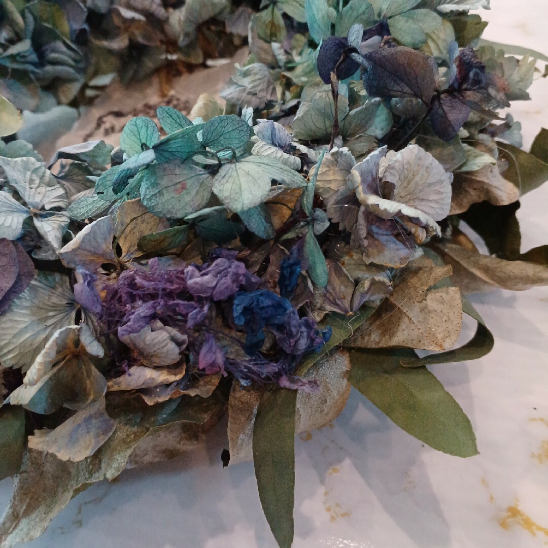 紫陽花ブルーのドライフラワーリース　ナチュラルリース　爽やかなドライフラワーリー ハンドメイドのフラワー/ガーデン(ドライフラワー)の商品写真