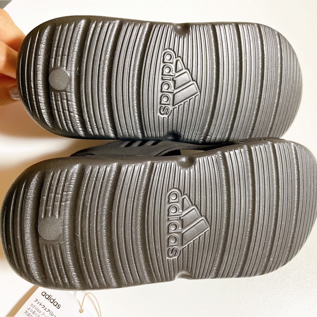 adidas(アディダス)の新品★アディダス 男の子 サンダル 18cm  adidas スイムサンダル キッズ/ベビー/マタニティのキッズ靴/シューズ(15cm~)(サンダル)の商品写真