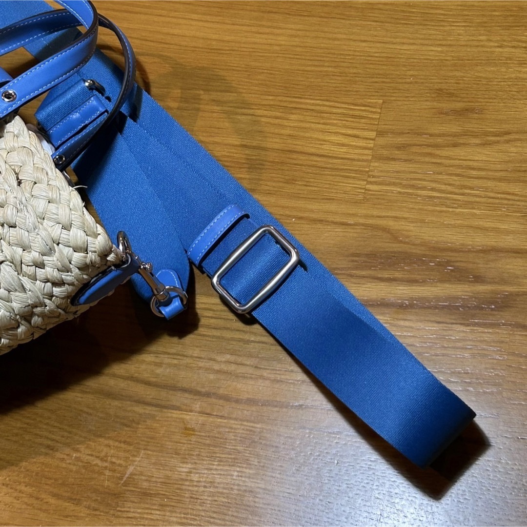 COACH(コーチ)の新品未使用　COACH カゴバッグ　青　夏　ブルー　ストロー　流行り レディースのバッグ(かごバッグ/ストローバッグ)の商品写真