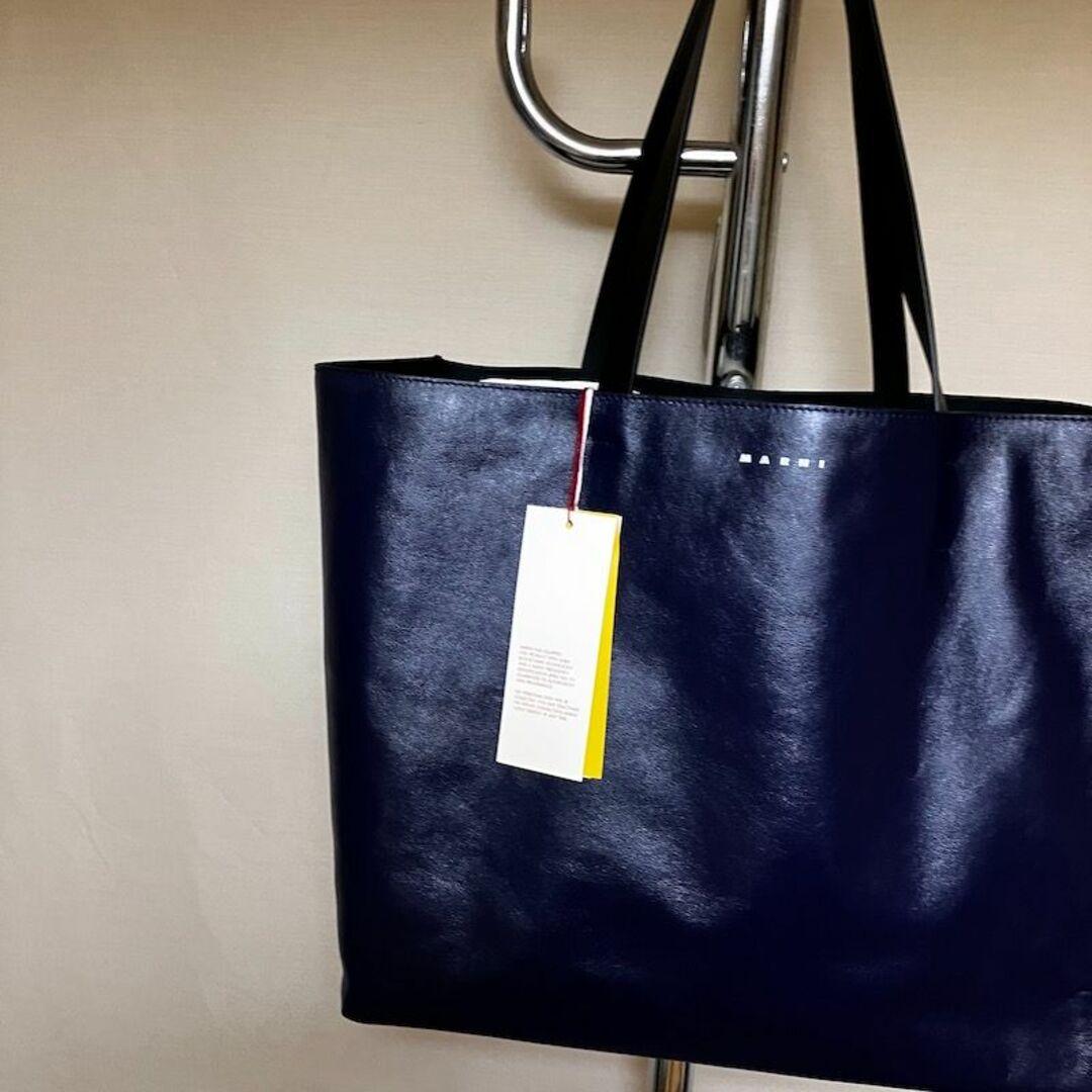 Marni - 新品 23ss MARNI レザー トートバッグ 黒紺 5081の通販 by