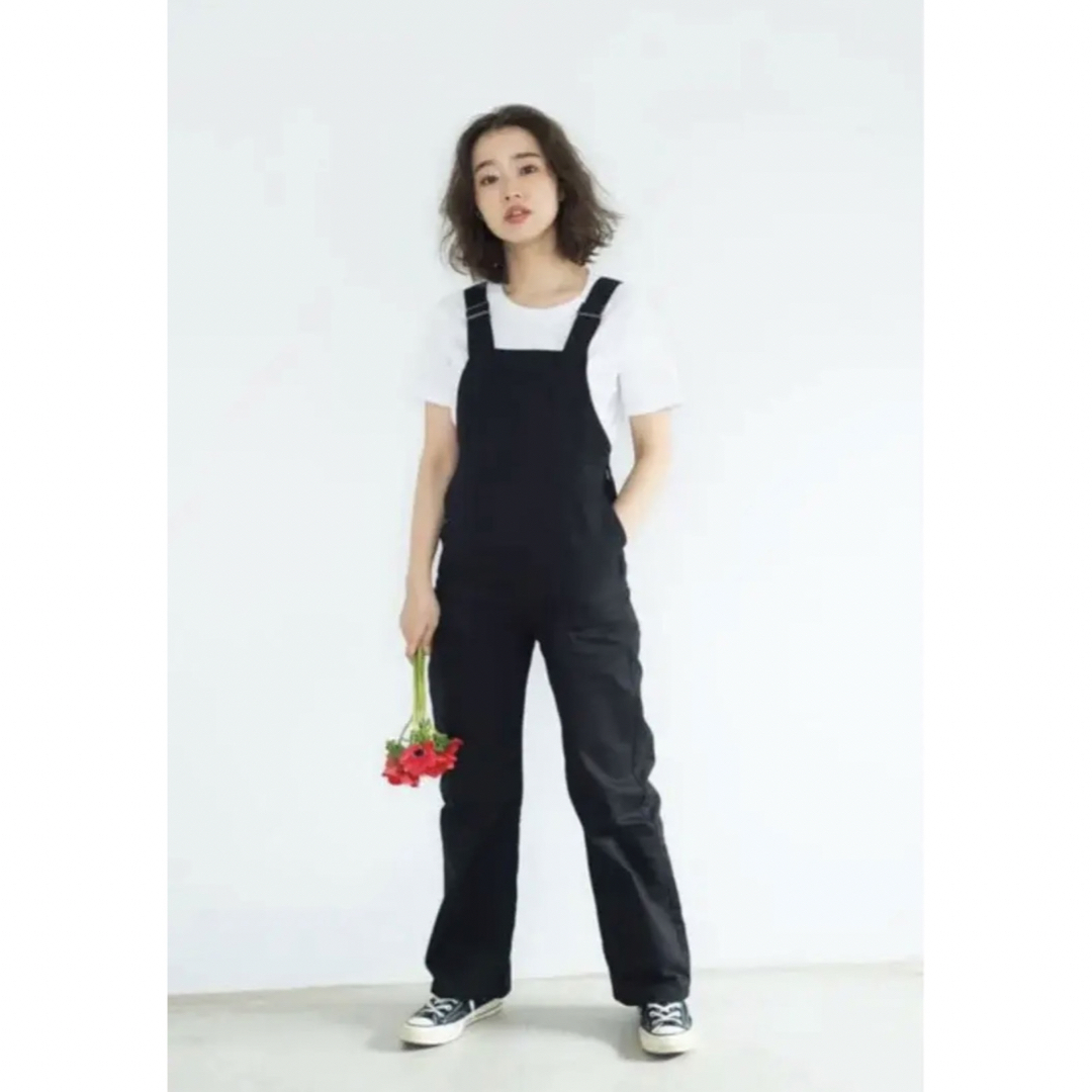 LASHIKU  slim overall ブラック レディースのパンツ(サロペット/オーバーオール)の商品写真