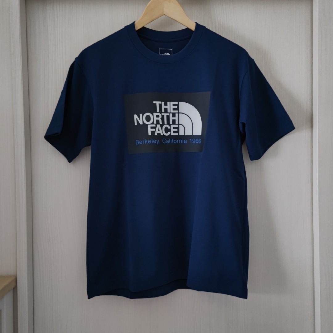 THE NORTH FACE(ザノースフェイス)の新品！THE NORTH FACE＞カリフォルニアロゴ Tシャツ(ブルーM) メンズのトップス(Tシャツ/カットソー(半袖/袖なし))の商品写真