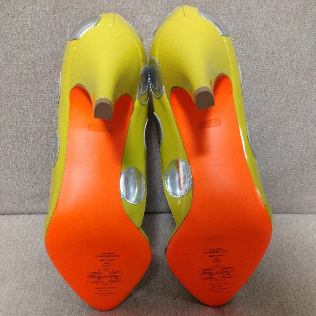 kariang(カリアング)の【新品】KariAng　kariang カリアング　黄色　水玉　パンプス レディースの靴/シューズ(ハイヒール/パンプス)の商品写真