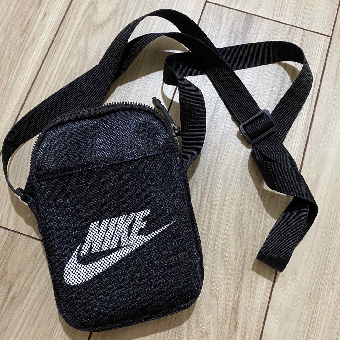 NIKE(ナイキ)のNIKE ポーチ メンズのバッグ(ウエストポーチ)の商品写真