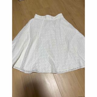 ティティアンドコー(titty&co)のtitty&co ティティーアンドコー　レディース服　スカート　夏服　花柄　新品(ひざ丈スカート)