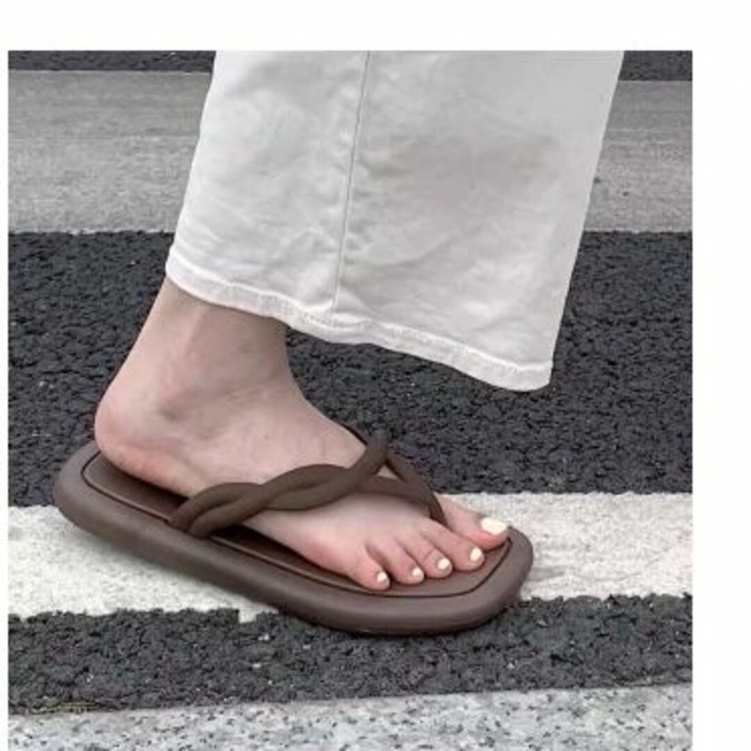 ねじれ トングサンダル フラット ビーチサンダル 歩きやすい 軽量 ゴムサンダル レディースの靴/シューズ(サンダル)の商品写真