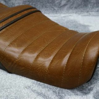 ジェイド250 タックロールシート 茶 ツートン 鋲 打ちの通販 by