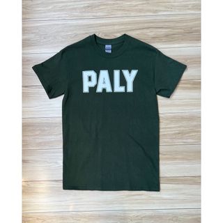 ギルタン(GILDAN)の[A31] スラングがありそうな"PALY"「GILDAN」深緑のTシャツ(Tシャツ/カットソー(半袖/袖なし))