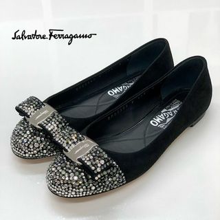 サルヴァトーレフェラガモ(Salvatore Ferragamo)の6730 未使用 フェラガモ ヴァラ スエード リボンストーン フラットシューズ(バレエシューズ)