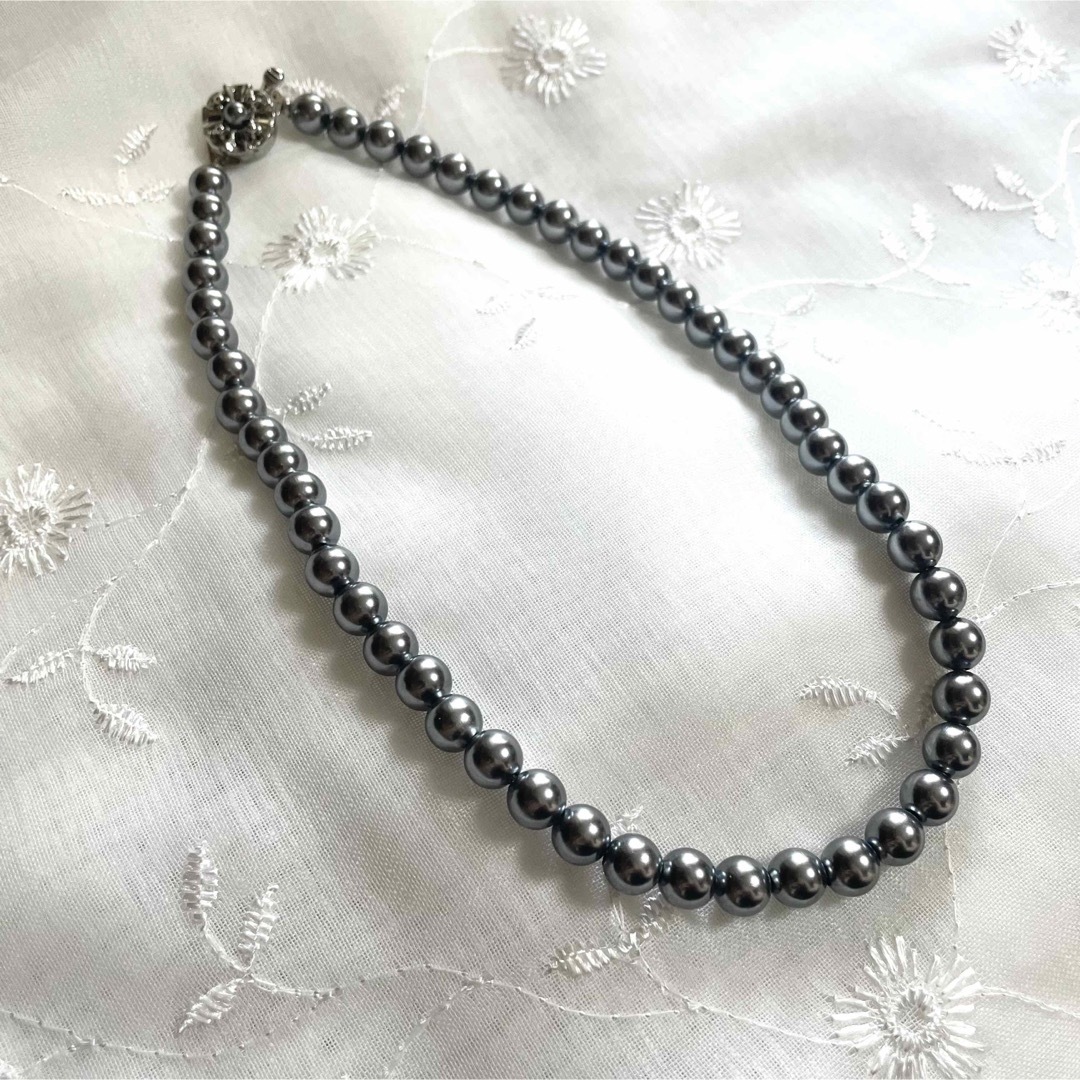 【美品】磁気ブラックパールネックレス 黒真珠 フォーマル シンプル 上品 綺麗 レディースのアクセサリー(ネックレス)の商品写真