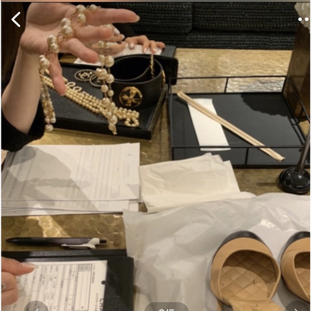 CHANEL(シャネル)の未使用　オールホワイトパール　COCOロングネックレス レディースのアクセサリー(ネックレス)の商品写真