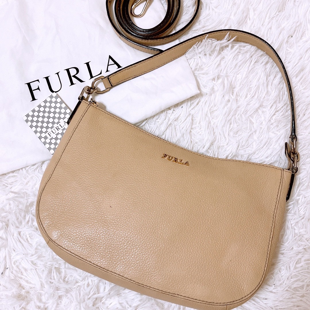 Furla(フルラ)の✨美品✨フルラ 2way ショルダーバッグ シボ革レザー 金具 ベージュ レディースのバッグ(ショルダーバッグ)の商品写真