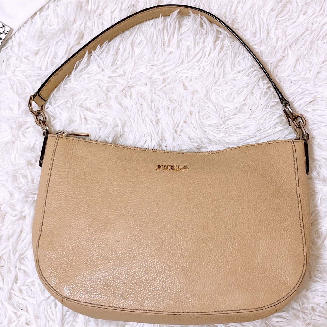 Furla(フルラ)の✨美品✨フルラ 2way ショルダーバッグ シボ革レザー 金具 ベージュ レディースのバッグ(ショルダーバッグ)の商品写真