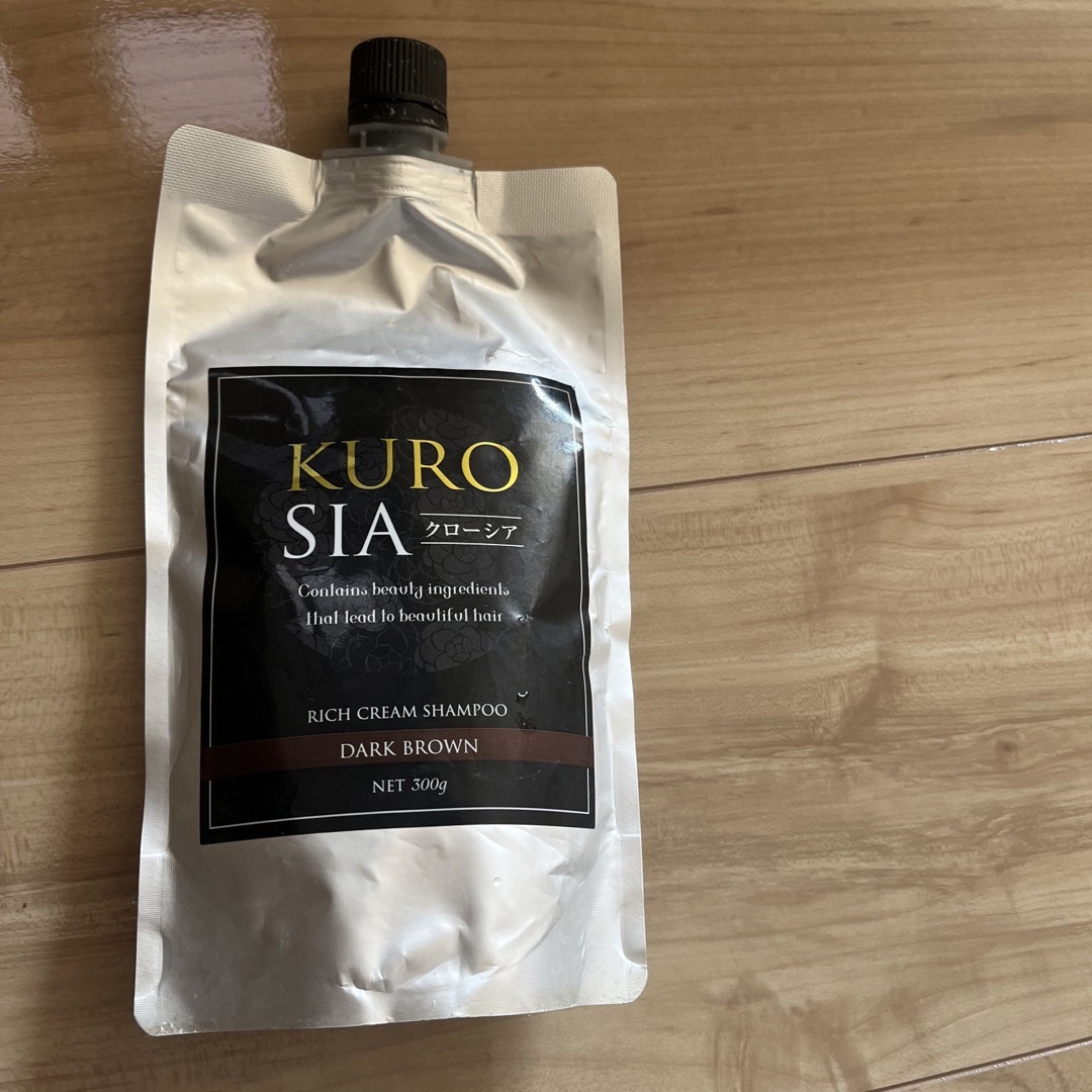 KURO(クロ)のKURO  SIA クローシア　ヘアカラークリームシャンプー コスメ/美容のヘアケア/スタイリング(白髪染め)の商品写真