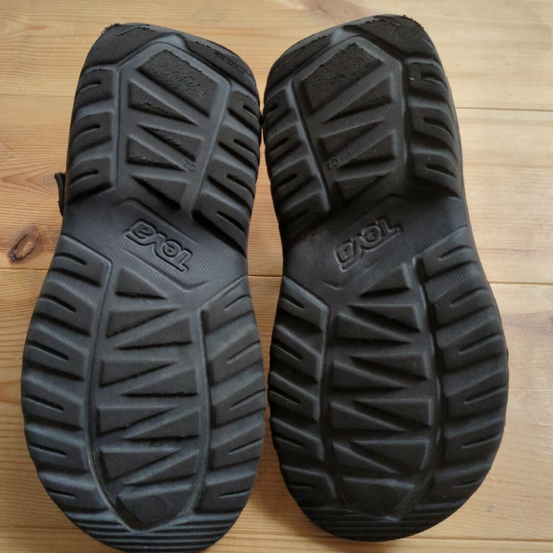 Teva(テバ)のこりん様専用！テバ ハリケーンドリフト キッズ サンダル  21cm ブラック キッズ/ベビー/マタニティのキッズ靴/シューズ(15cm~)(サンダル)の商品写真