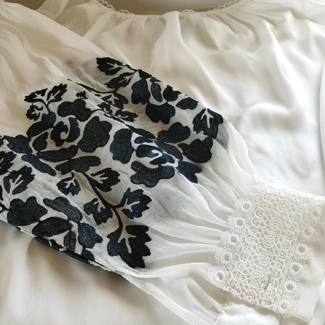 axes femme Nostalgie バルーン袖レースブラウス 白