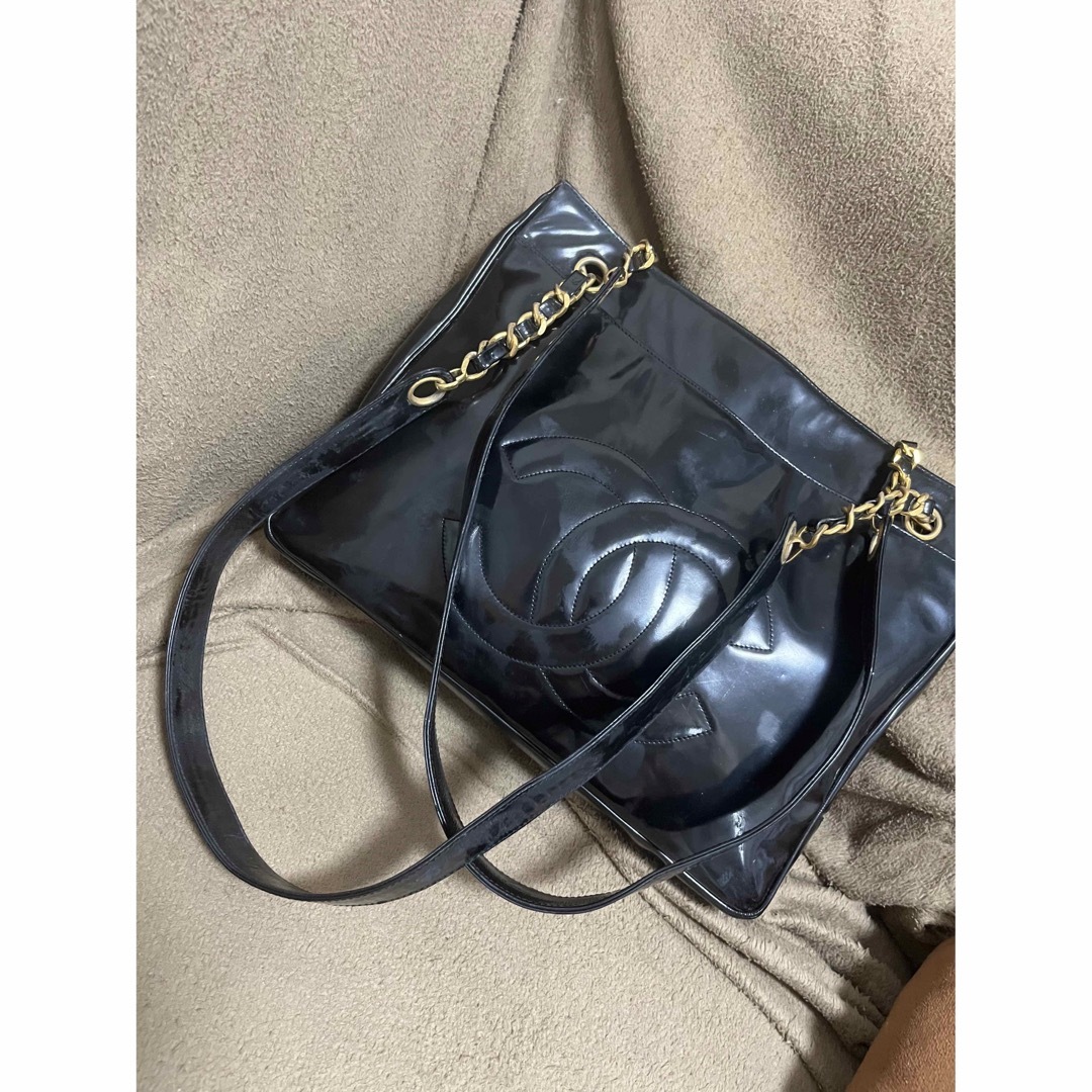 CHANELエナメルバッグ