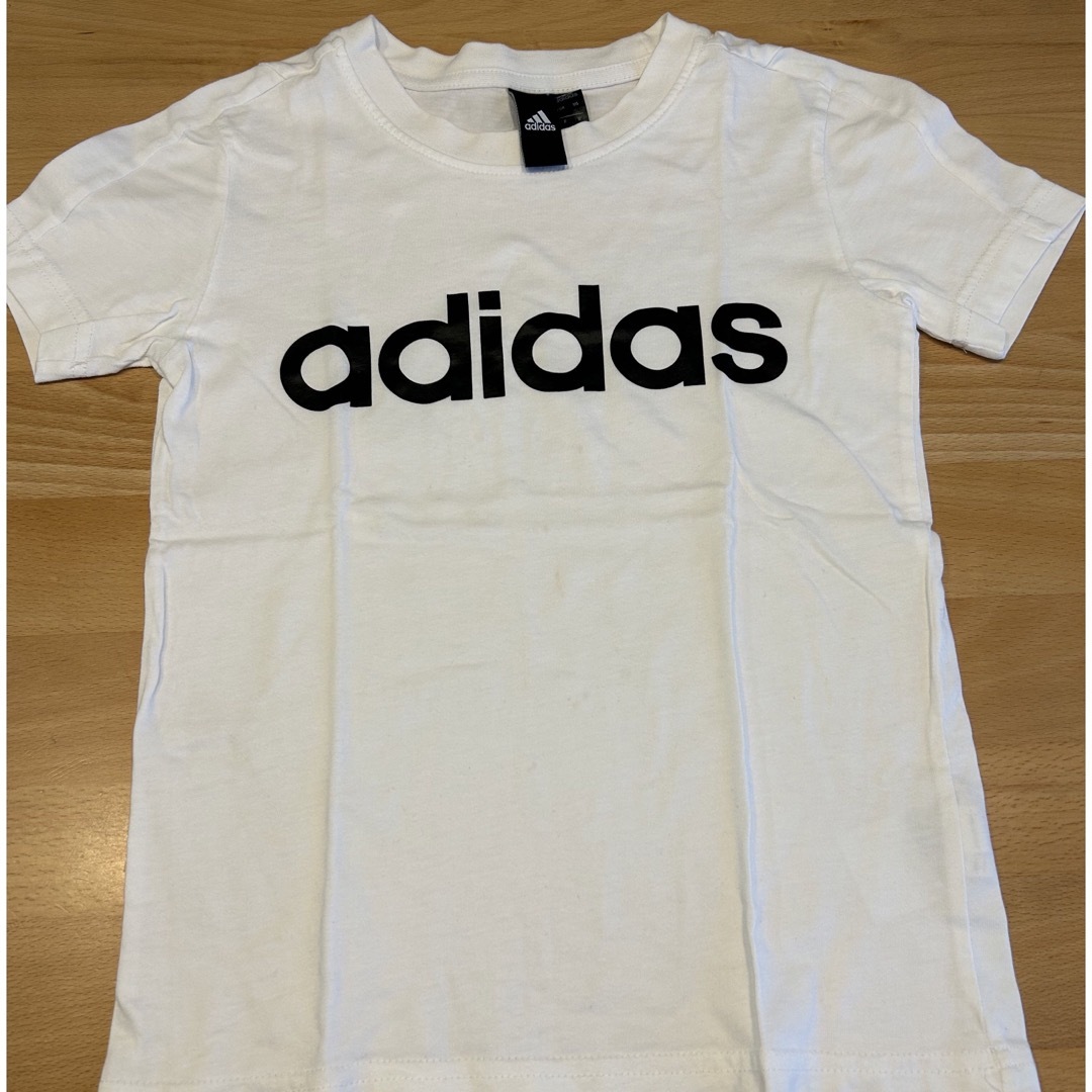 adidas(アディダス)の子供服　adidas Tシャツ　120cm キッズ/ベビー/マタニティのキッズ服男の子用(90cm~)(Tシャツ/カットソー)の商品写真